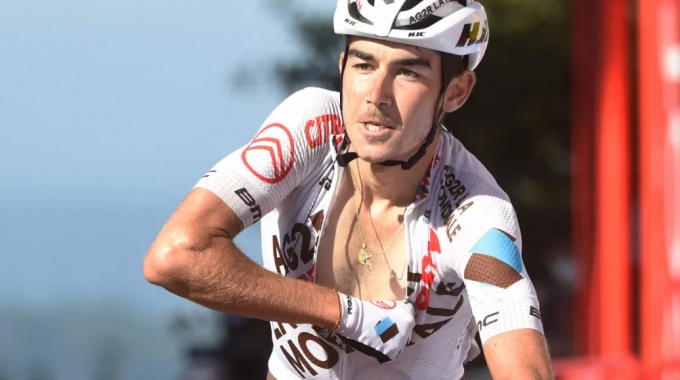 Clément Champoussin venció al piloto de la general por la victoria final en la impresionante etapa 20 de la Vuelta a España